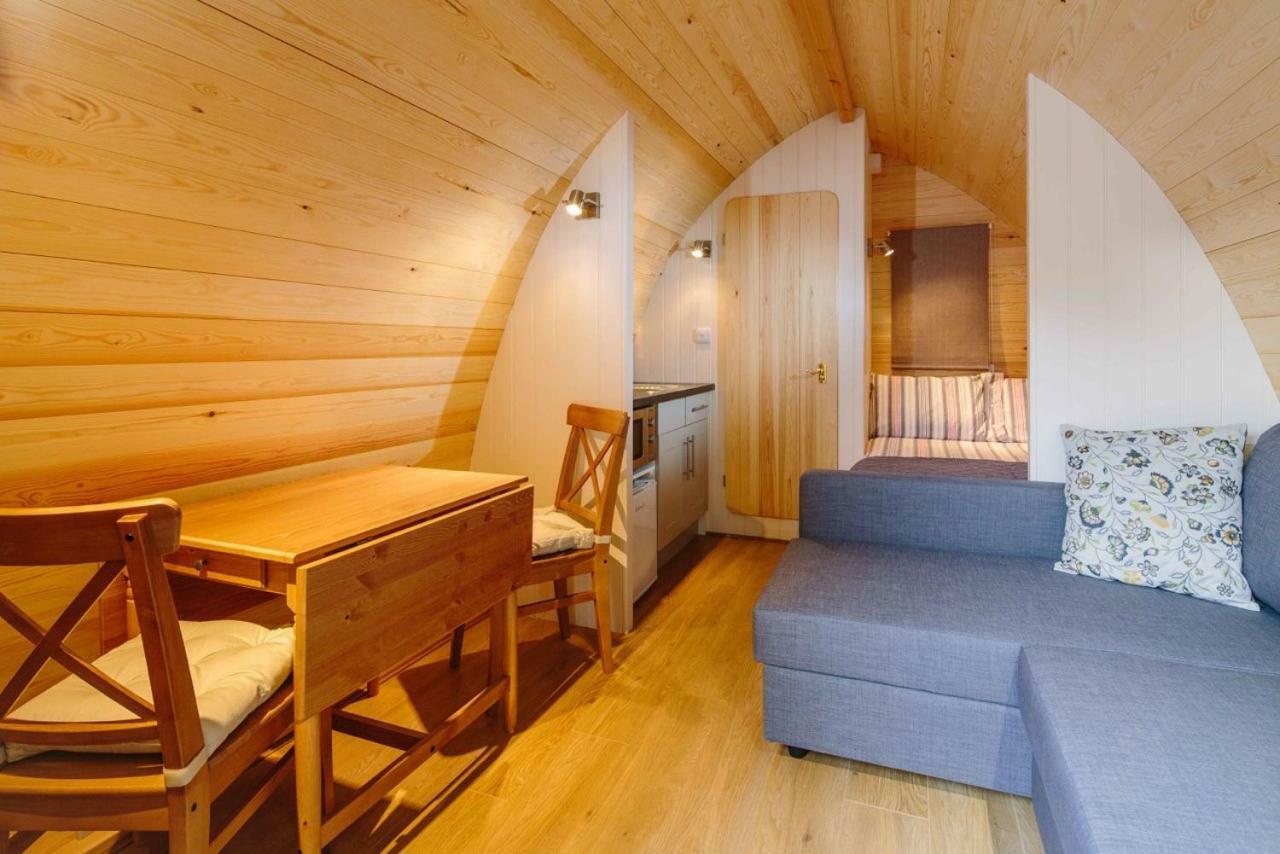 Lupin Glamping Pod Hotel Cheltenham Bagian luar foto