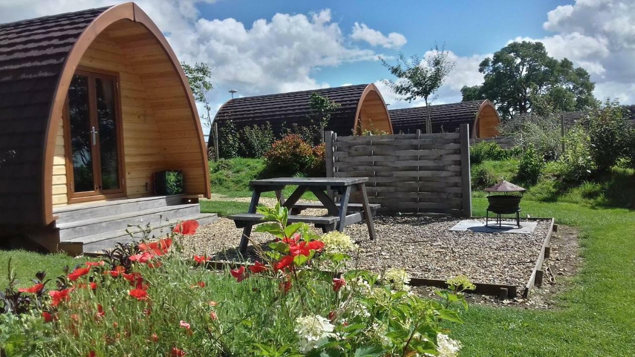 Lupin Glamping Pod Hotel Cheltenham Bagian luar foto