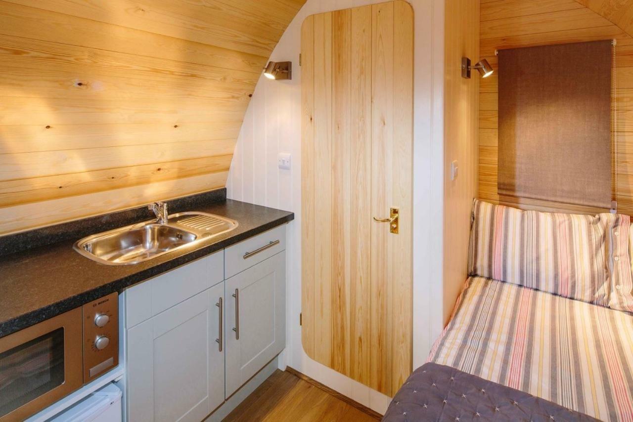 Lupin Glamping Pod Hotel Cheltenham Bagian luar foto