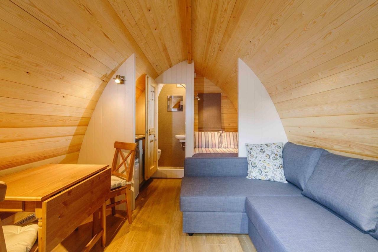 Lupin Glamping Pod Hotel Cheltenham Bagian luar foto